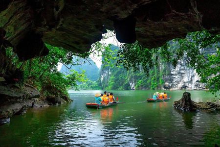 Full-Day Tour : Hoa Lu, Tam Coc Boat Ride, Mua Cave & Buffet