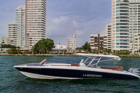 Private tour in luxury boat LaMorronga 41' to the Rosario Islands