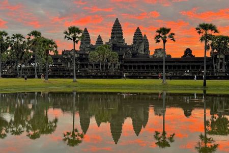 2-Day Temple visit and Floating village from Siem Reap