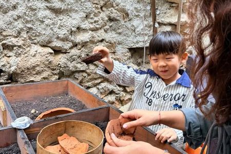Family Archaeology Experience in Athens with an Archaeologist