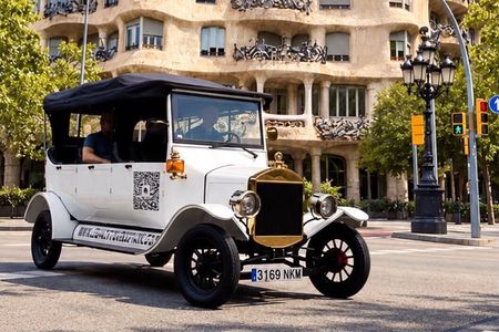 Private Tuk Tuk Tour of Gaudí, Sagrada Familia and Highlights