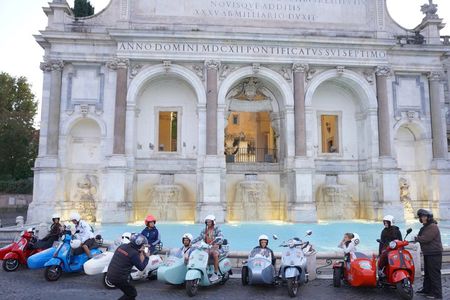 Rome Private/Group Tour in a Vespa Sidecar Style for 90 Minutes