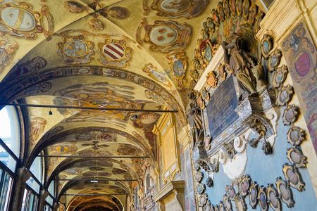 Bologna: Archiginnasio guided tour and wine tasting