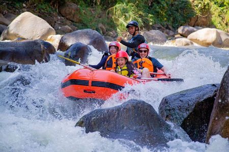 Chiang Mai Rafting in Mae Taeng River with Thai Buffet