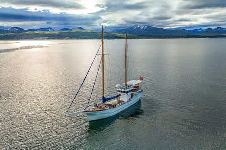 Tromsø Midnight Sun Yacht Cruise with a meal and optional Hot Tub