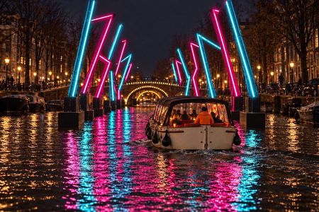 Amsterdam: Canal Light Cruise + Drinks & Snack Option