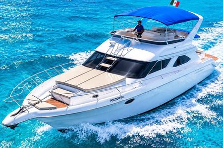 Deluxe Yacht 48FT with FlyBrige Rental in Cancun