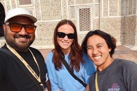 All Inclusive Taj Mahal & Agra Fort Tour by Car from Delhi