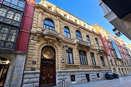 Bilbao Walking Tour: Explore Top Sights & Hidden Gems