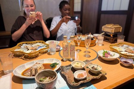Kobe Sake Brewery Tasting and Lunch Tour with Local Guide