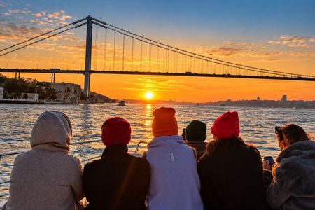 Istanbul Luxury Bosphorus Sunset Yacht Cruise with Live Guide