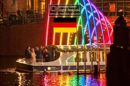 Amsterdam Light Festival Glass Roof Cruise in German with Drinks