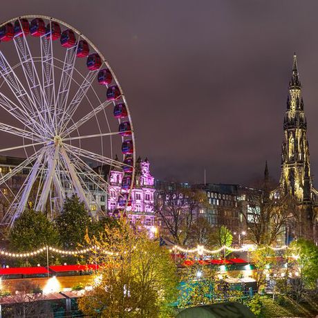 Edinburgh's Christmas Lights and festive Black Taxi Tour
