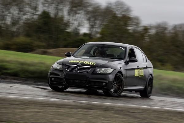 Drift Battle BMW vs 350Z in the UK