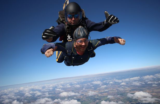 Skydiving Experience in near Nashville