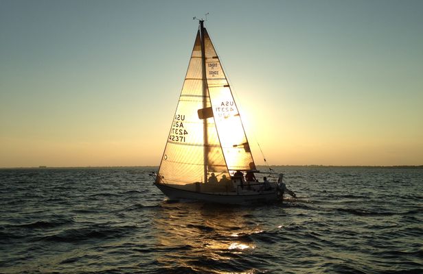Private 2-Hour Sunset Sailing Tour on Lake Fairview