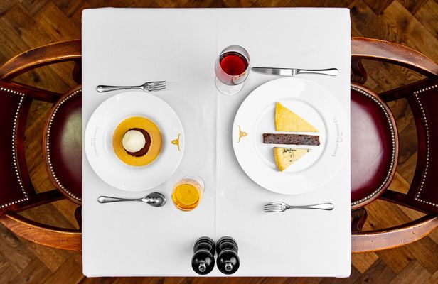 Dining at London Steakhouse: 3-Course Menu & Cocktail
