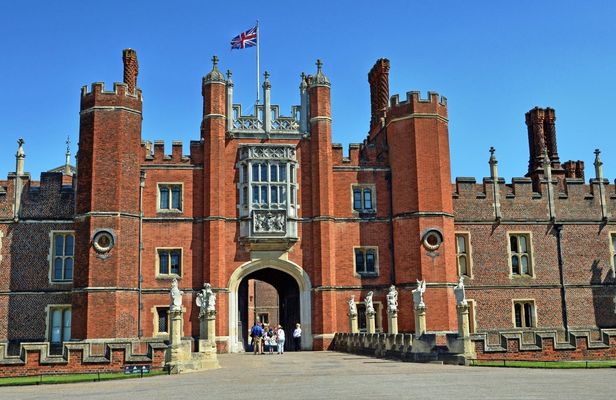 Hampton Court Palace tickets with gardens and maze
