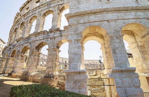 Roman heritage walking tour of Pula