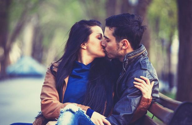 French seduction for beginners in Montmartre