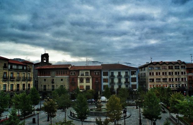 Guided tour of Vitoria and Salinas de Añana from Bilbao