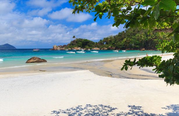 Angra Dos Reis archipelago cruise with lunch