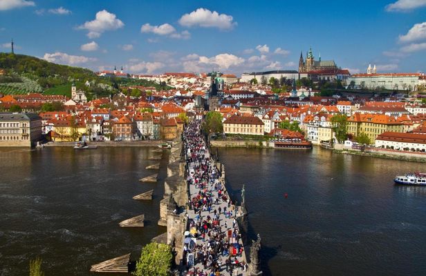 Prague city tour with Vltava River cruise