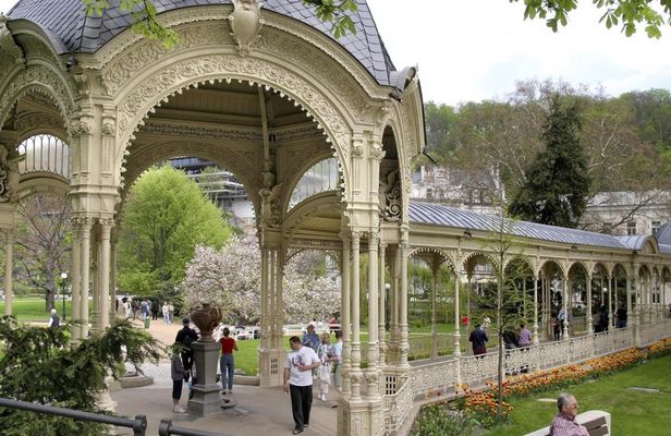 Karlovy Vary day trip from Prague