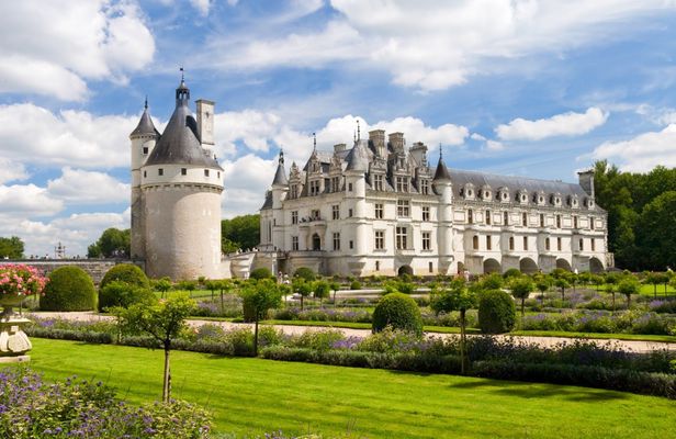 Day trip to Chambord, Chenonceau and Amboise from Paris with wine tasting