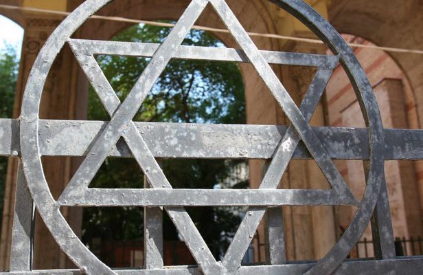 Jewish heritage tour in Budapest