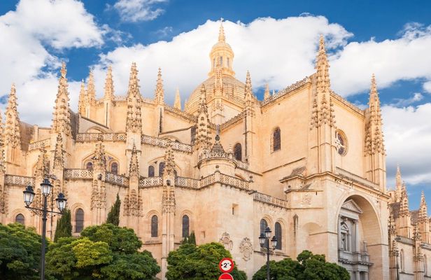 Toledo and Segovia guided tour from Madrid
