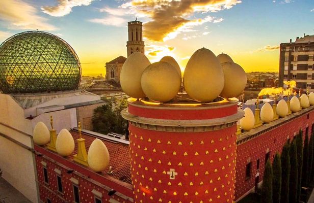 Girona and Figueres tour from Barcelona with guided visit of Dalí Museum for small groups