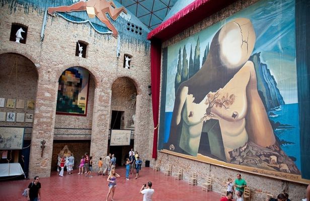 Dalí Figueres and Púbol tour from Barcelona