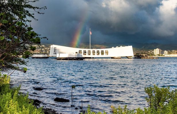 Pearl Harbor and Honolulu city highlights tour