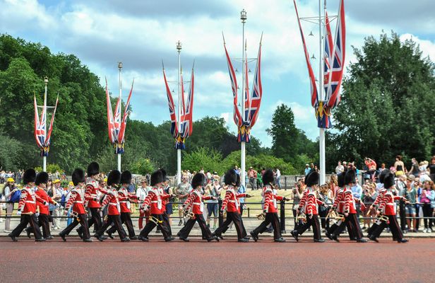 Magic of London tour with champagne afternoon tea