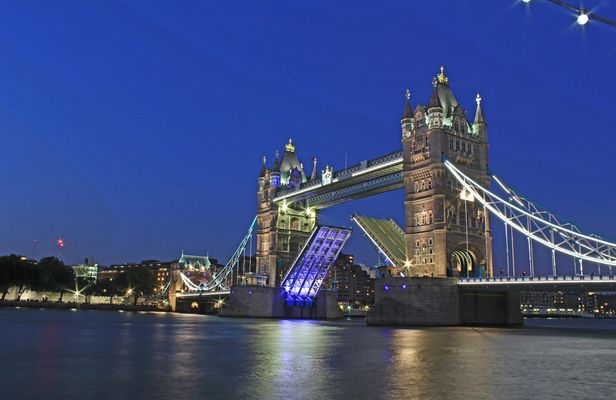 London by night taxi tour