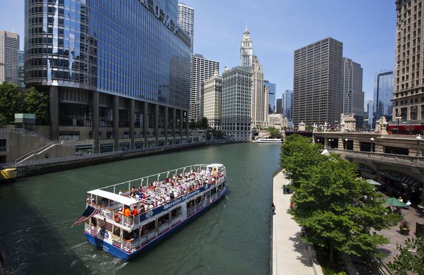 Architecture cruise on the Chicago River