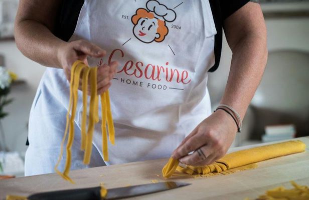 Lunch or dinner and cooking show at a Cesarina's house in Bologna