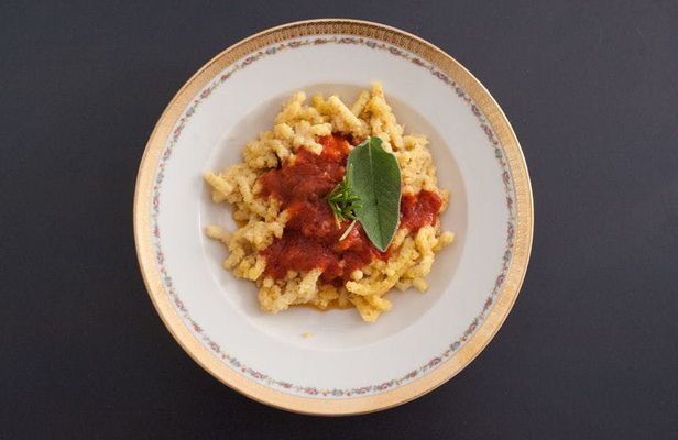 Market tour, cooking class and lunch or dinner at a Cesarina's home in Florence