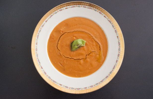Market tour, lunch or dinner and show cooking at a Cesarina's home in Florence