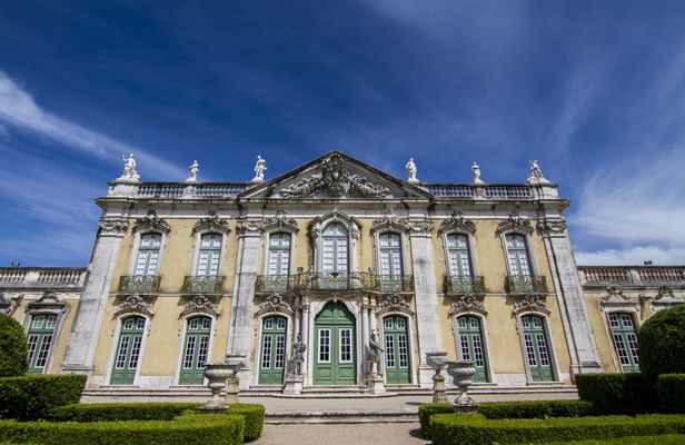 Sintra, Estoril coast and Queluz Palace private tour from Lisbon