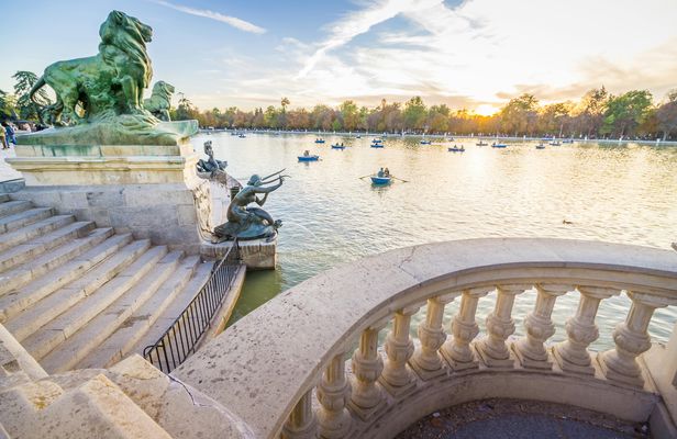 Retiro Park Tour with an Expert Guide