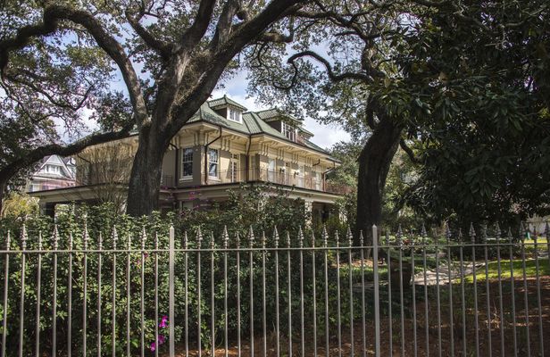 Garden District and Lafayette Cemetery Tour