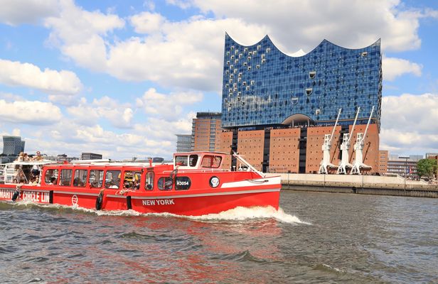 90-minute harbor tour in German and English with possible hop-on, hop-off