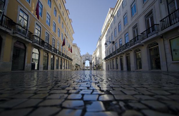 Lisbon's history, stories and lifestyle essential guided tour