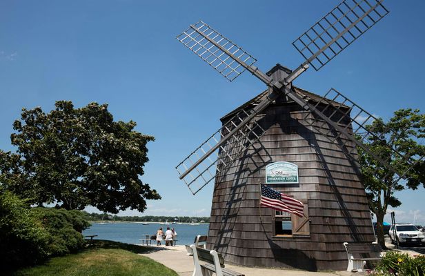 Hamptons and outlet shopping day trip from NYC