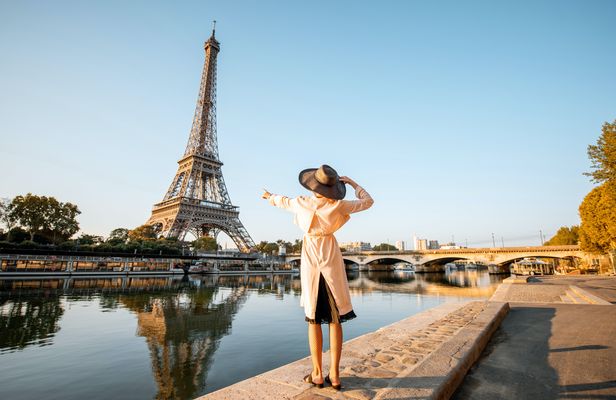 Audioguided tour of the Eiffel Tower with cruise ticket