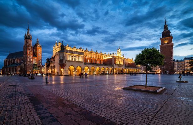 Creepy Kraków by night walking tour
