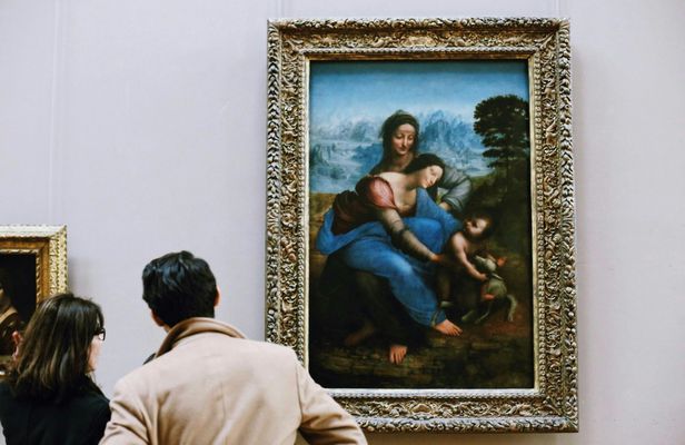 Louvre Museum Private Guided Tour with Reserved Entry