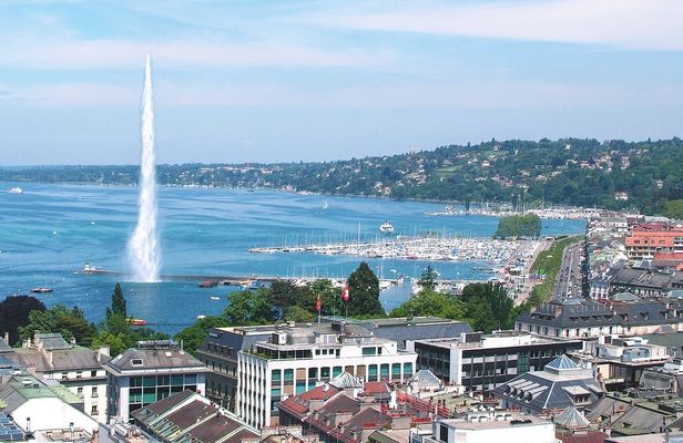 Guided Geneva city tour by bus